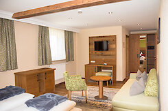 Doppelzimmer mit großem Wohnteil Romantische Hotelzimmer im Bayerischen Wald